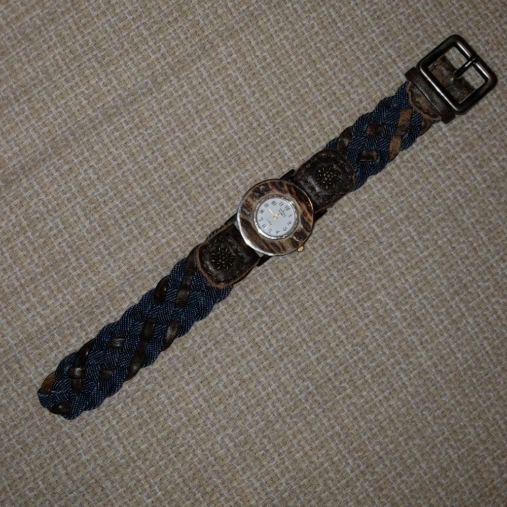 Watch - Picture 3 of 3